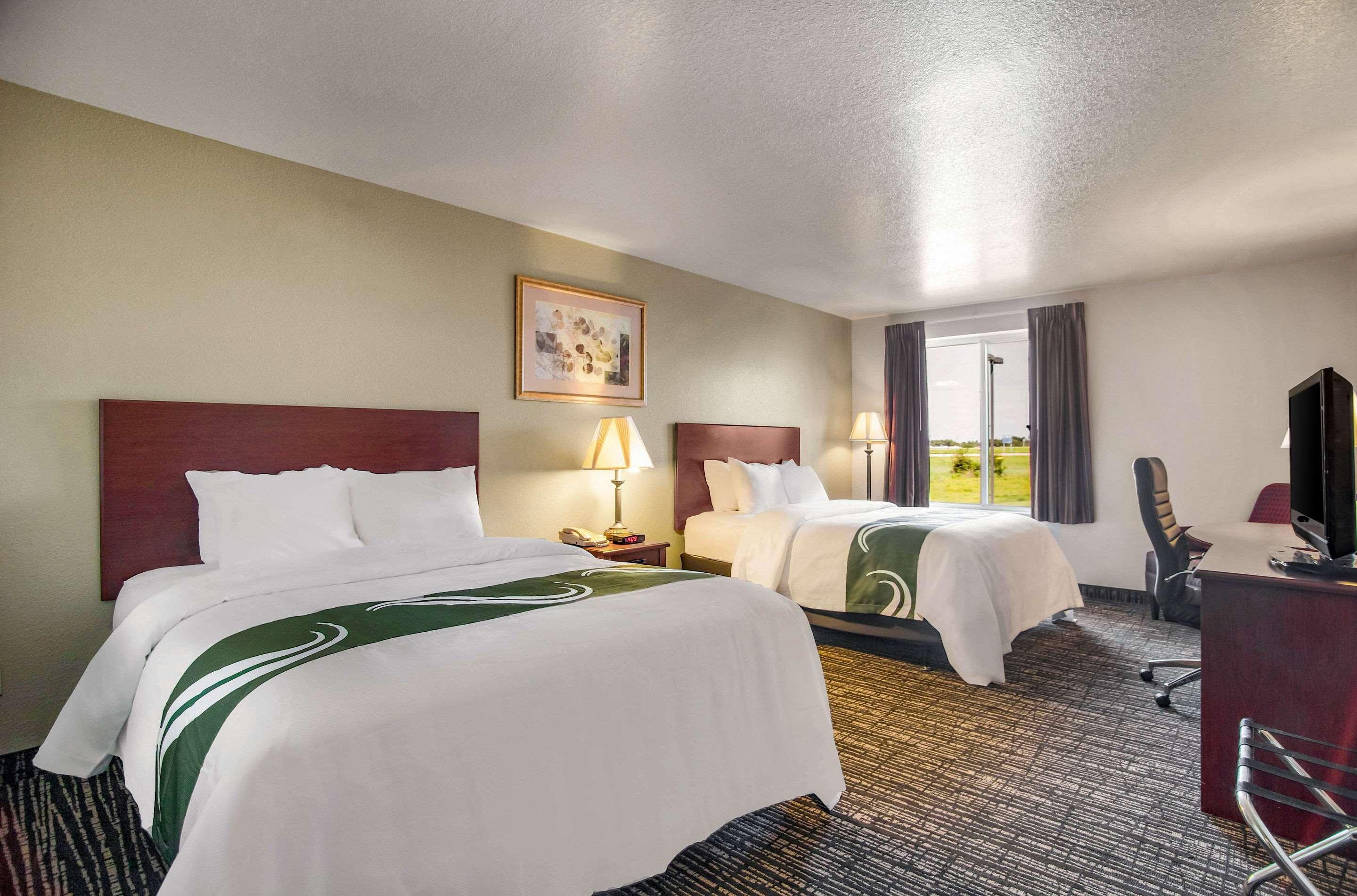 Quality Inn Parsons North Екстер'єр фото