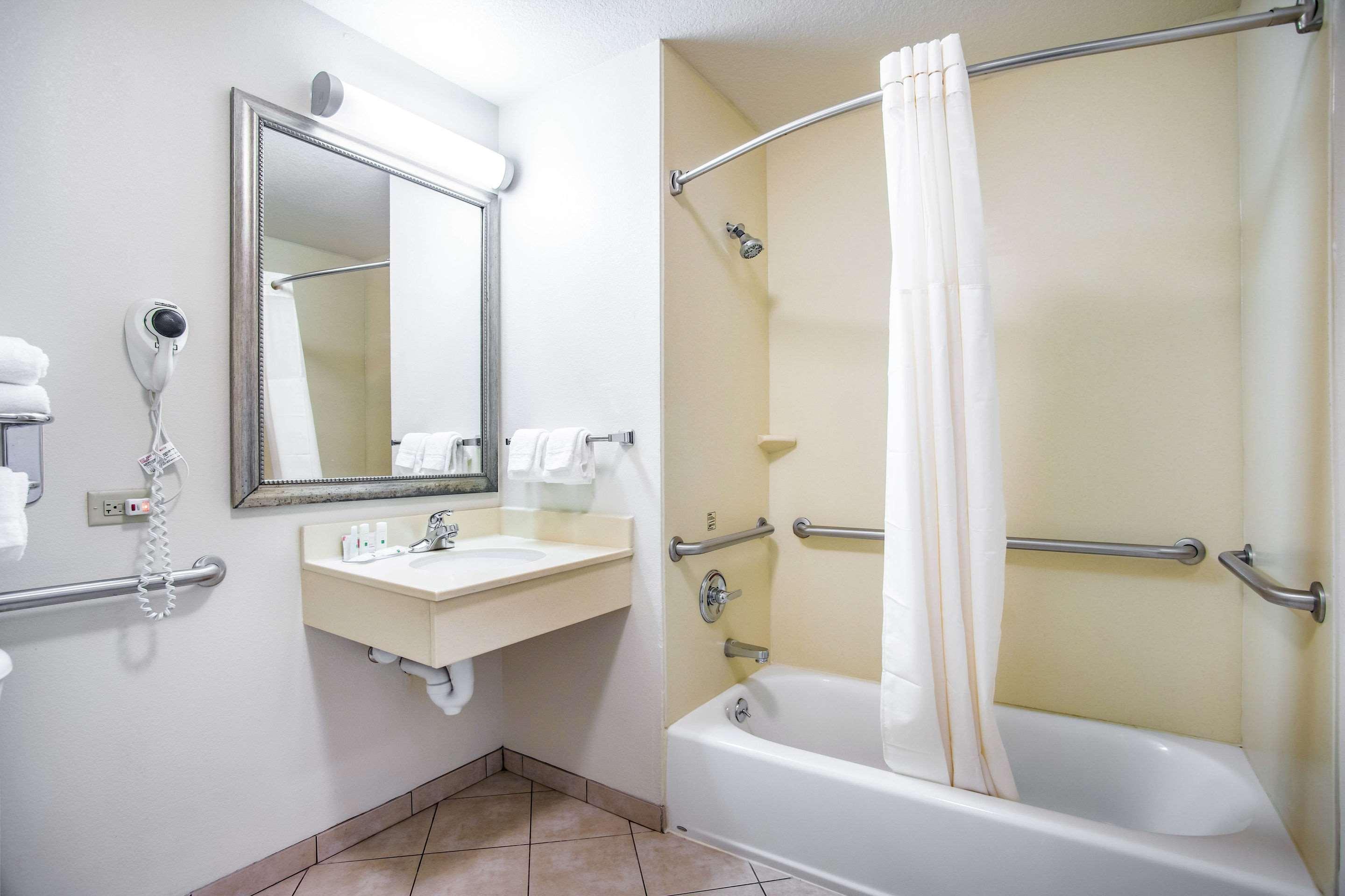 Quality Inn Parsons North Екстер'єр фото