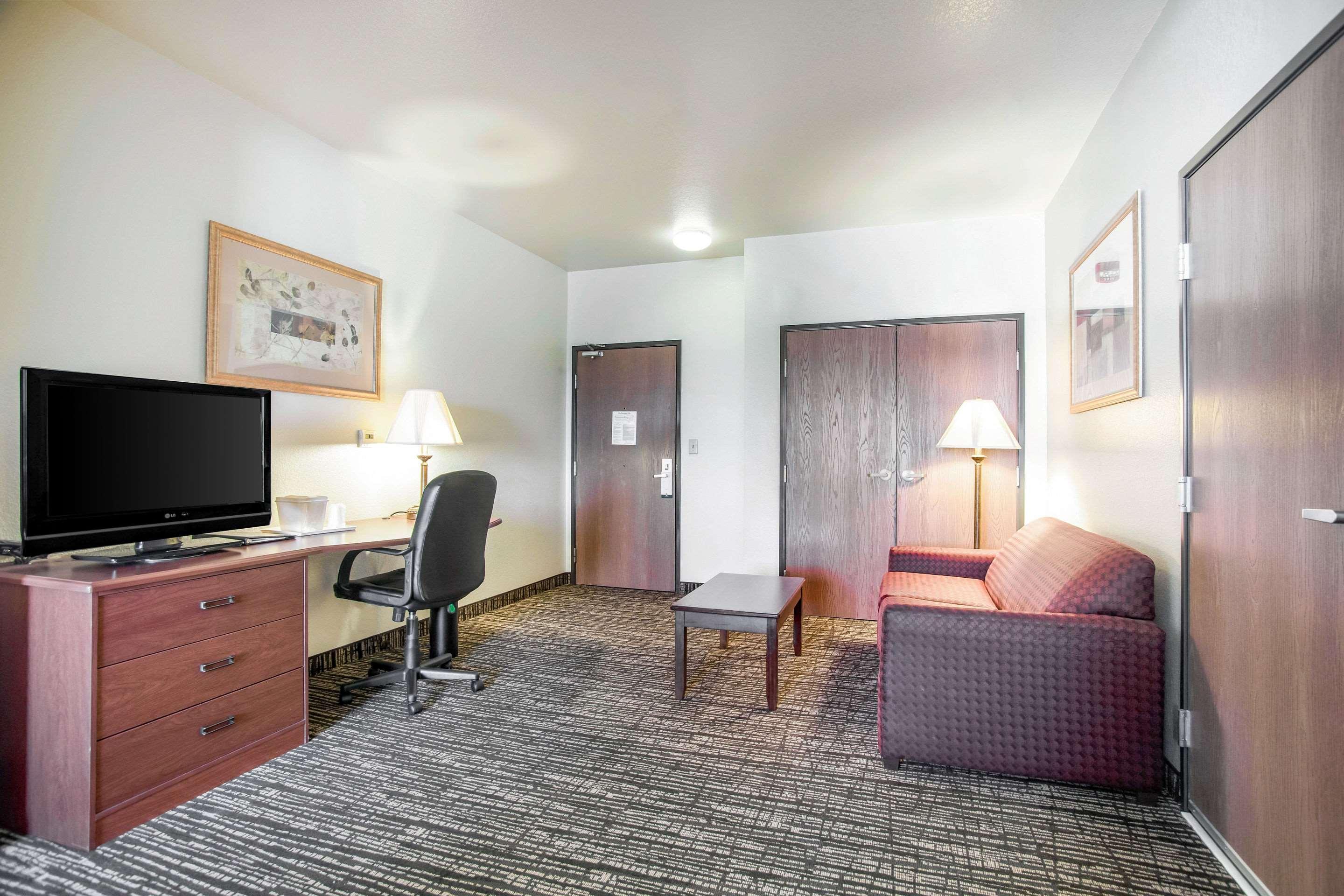 Quality Inn Parsons North Екстер'єр фото