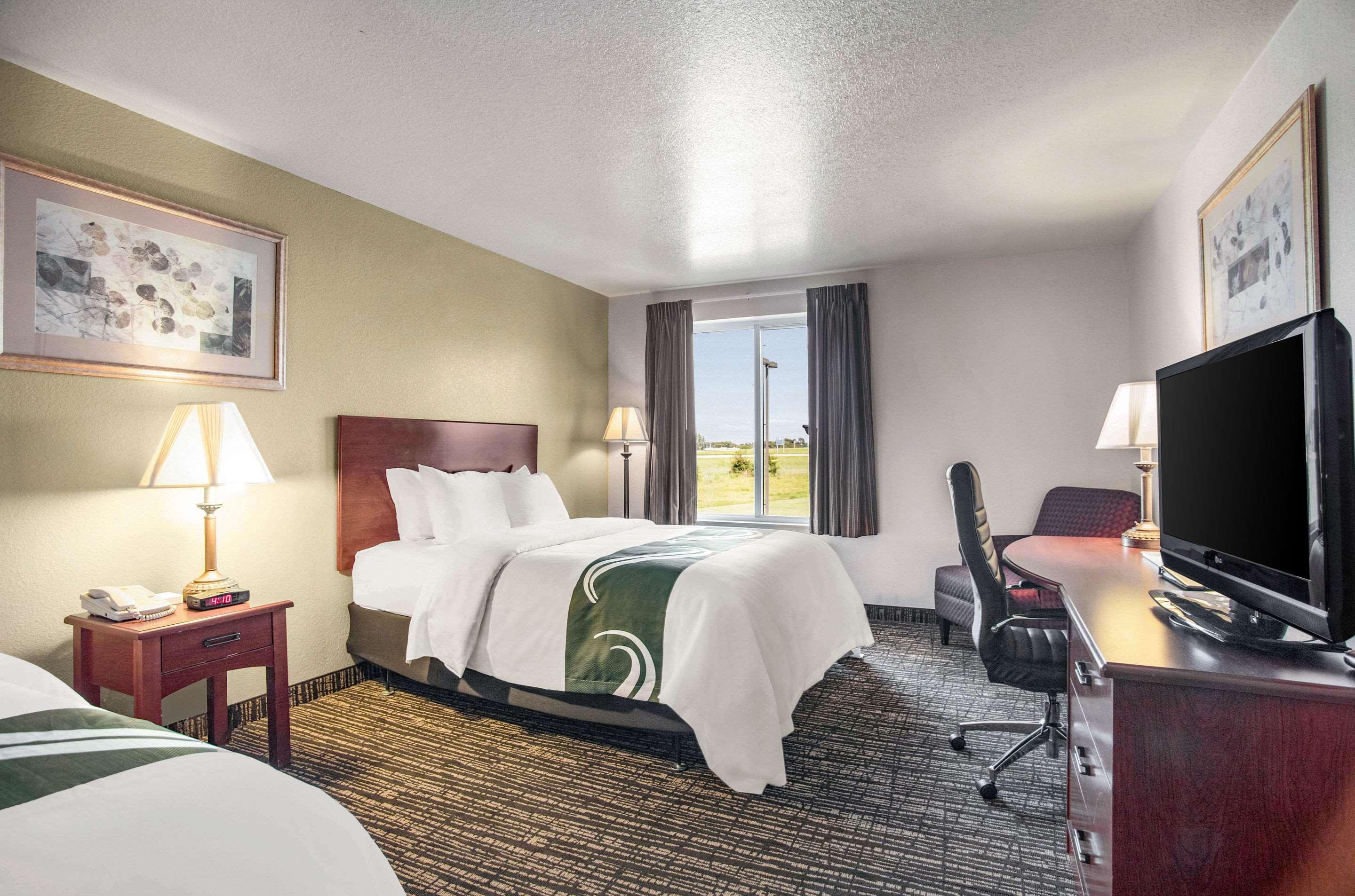 Quality Inn Parsons North Екстер'єр фото
