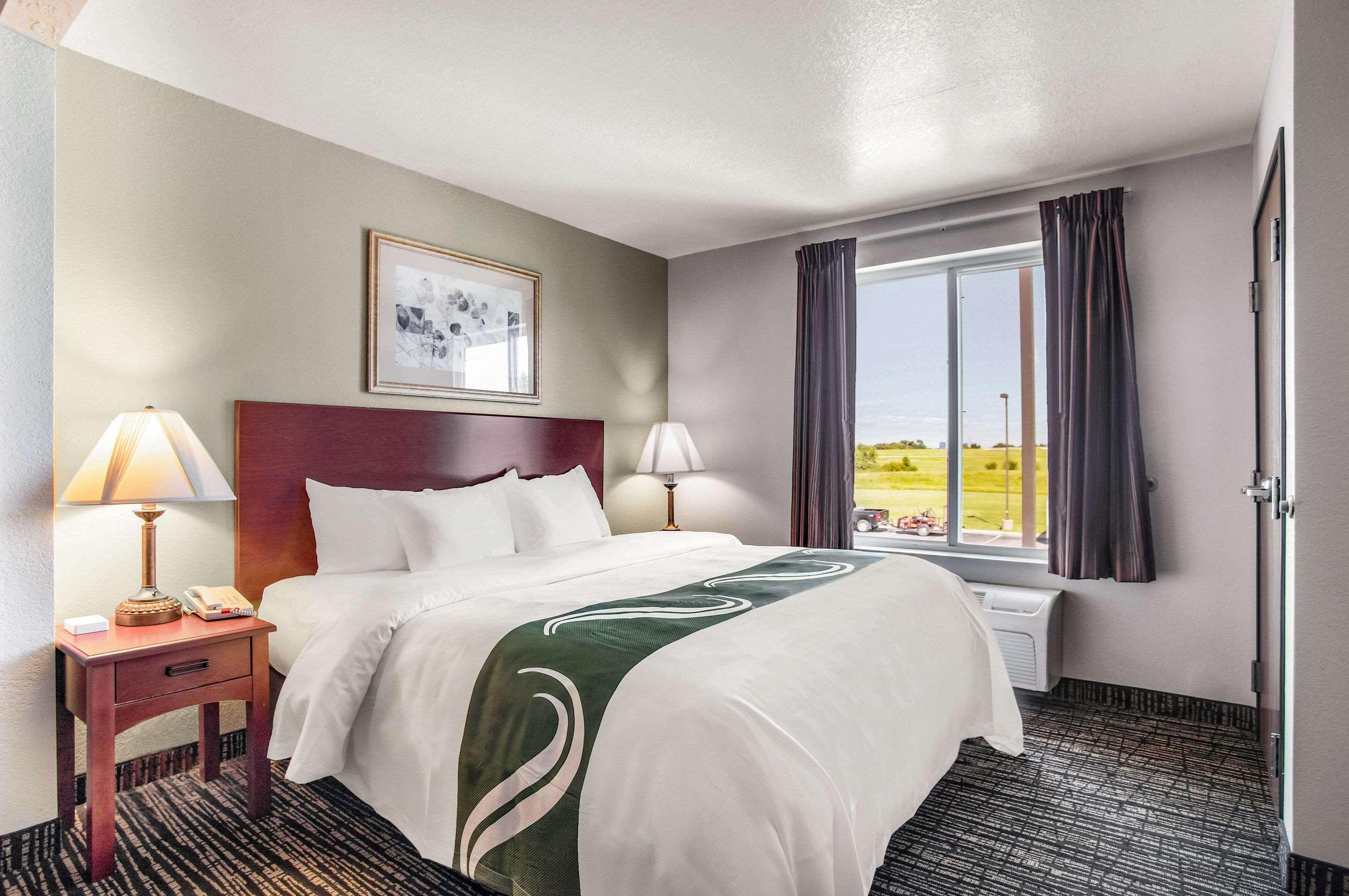 Quality Inn Parsons North Екстер'єр фото