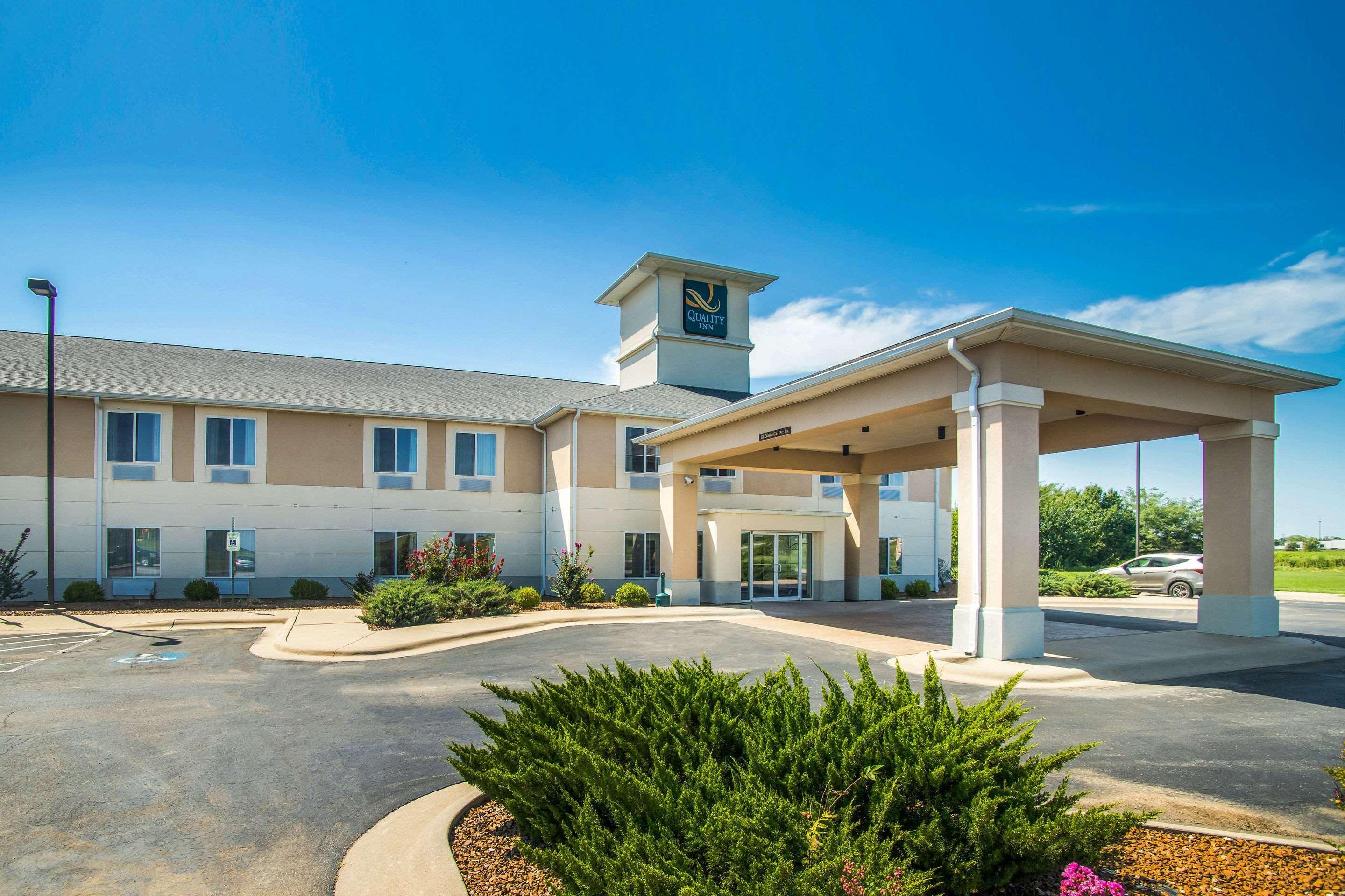 Quality Inn Parsons North Екстер'єр фото