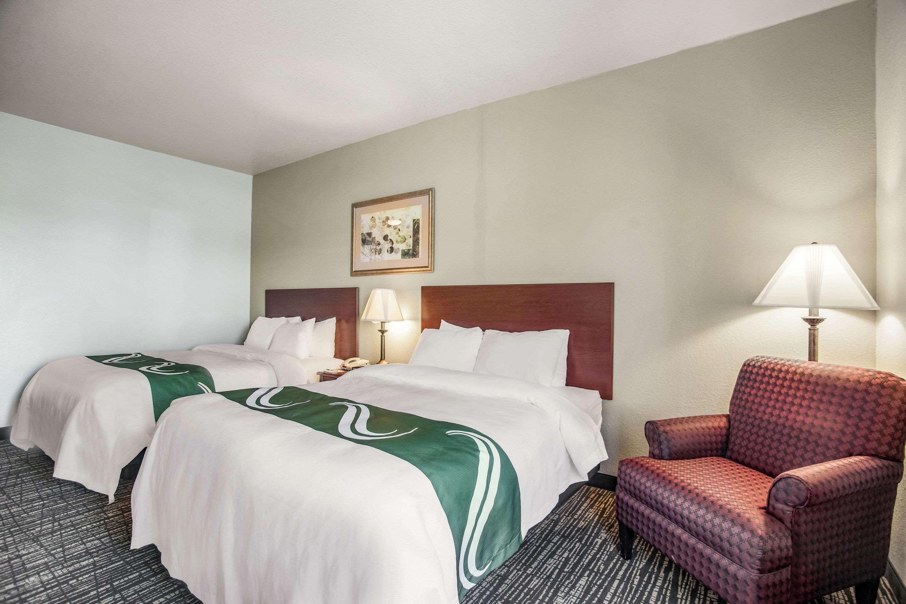Quality Inn Parsons North Екстер'єр фото