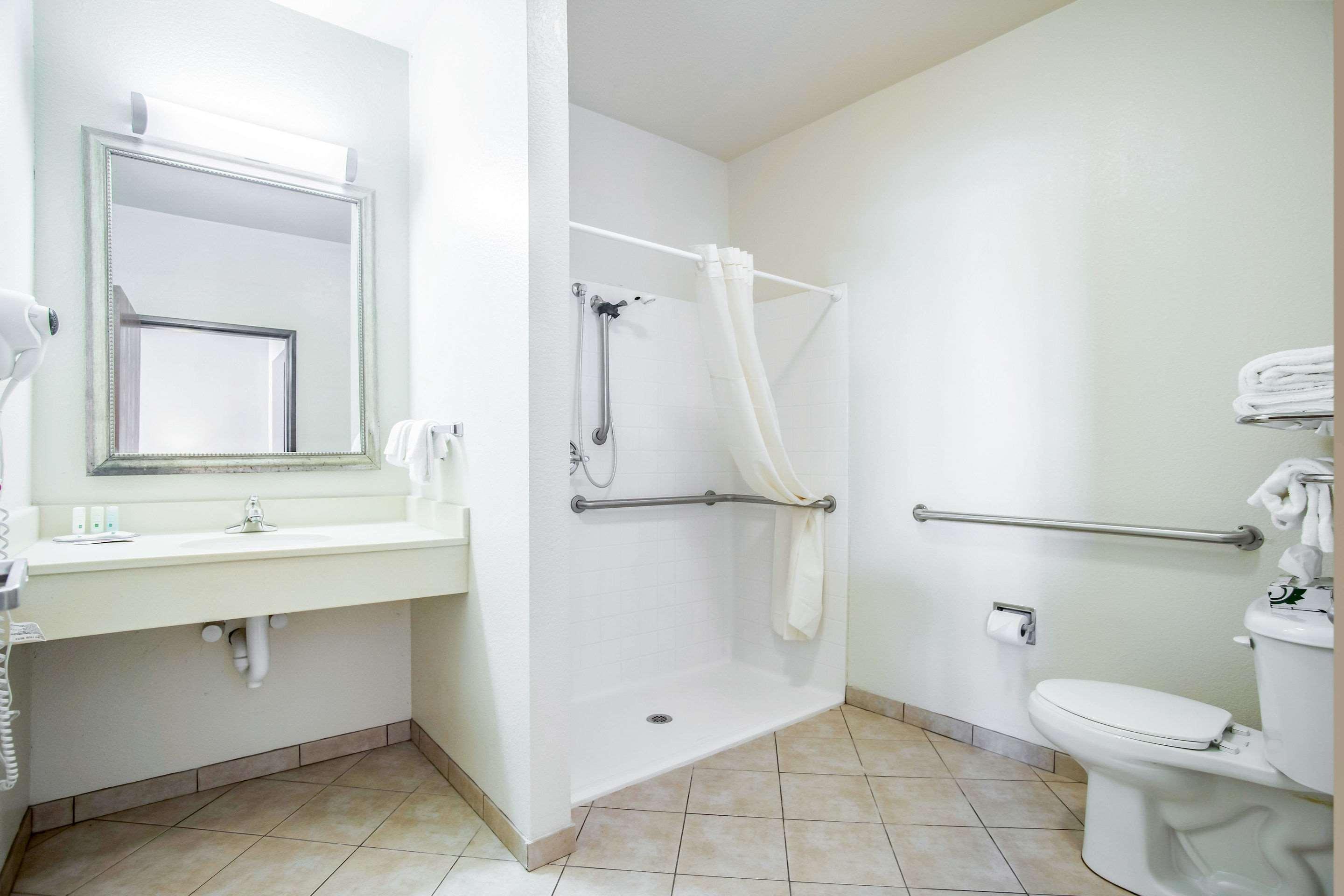 Quality Inn Parsons North Екстер'єр фото