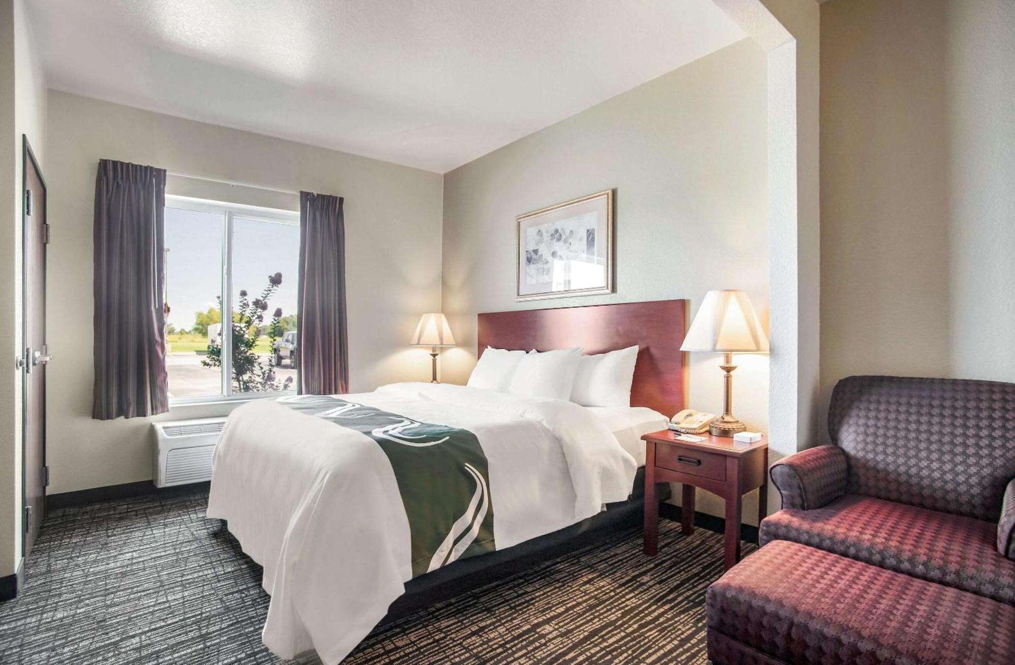 Quality Inn Parsons North Екстер'єр фото