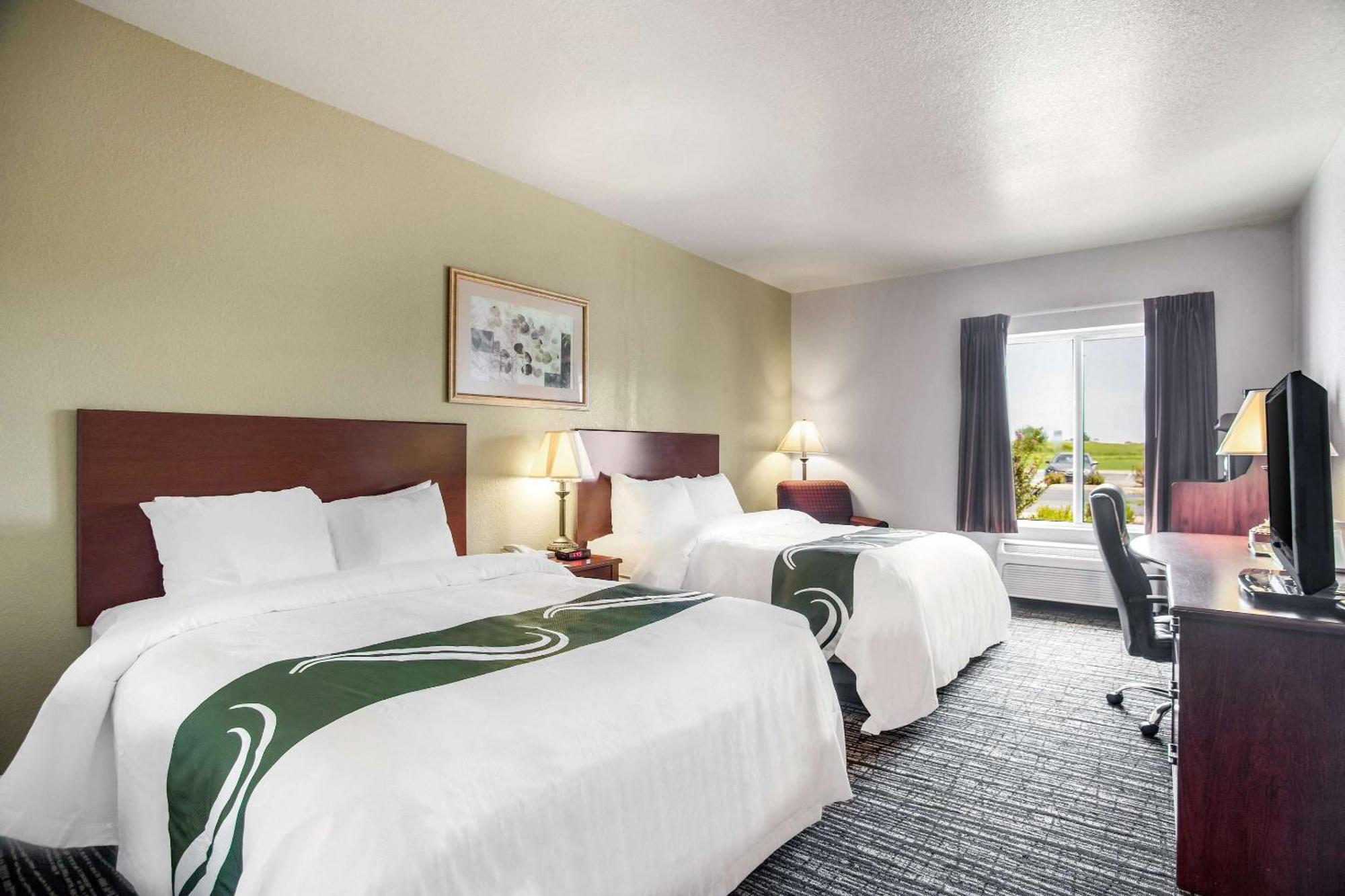 Quality Inn Parsons North Екстер'єр фото