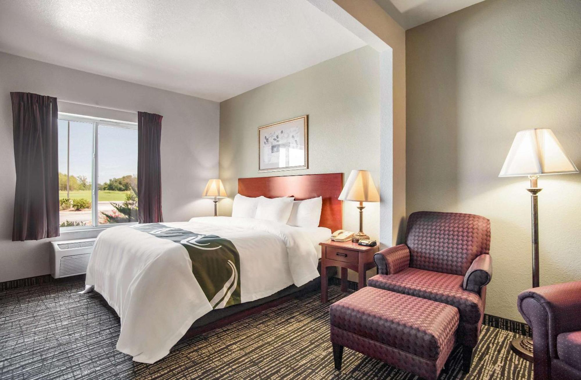 Quality Inn Parsons North Екстер'єр фото